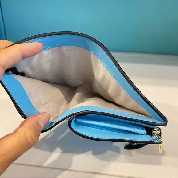 Kate Spade “Ocean Fish” Medium Compact Wallet – Blue Multi 🐠
NWT | MSRP $229 - Picture 3 of 7